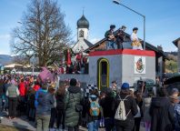 Faschingsumzug im Zentrum von Andelsbuch - DI, 17.02
